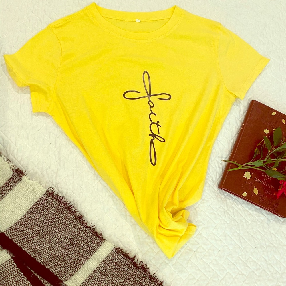 🚨Faith in Cross Graphic Tee🚨